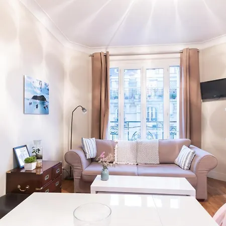 Nice Cozy On The Slopes Of Montmartre París
